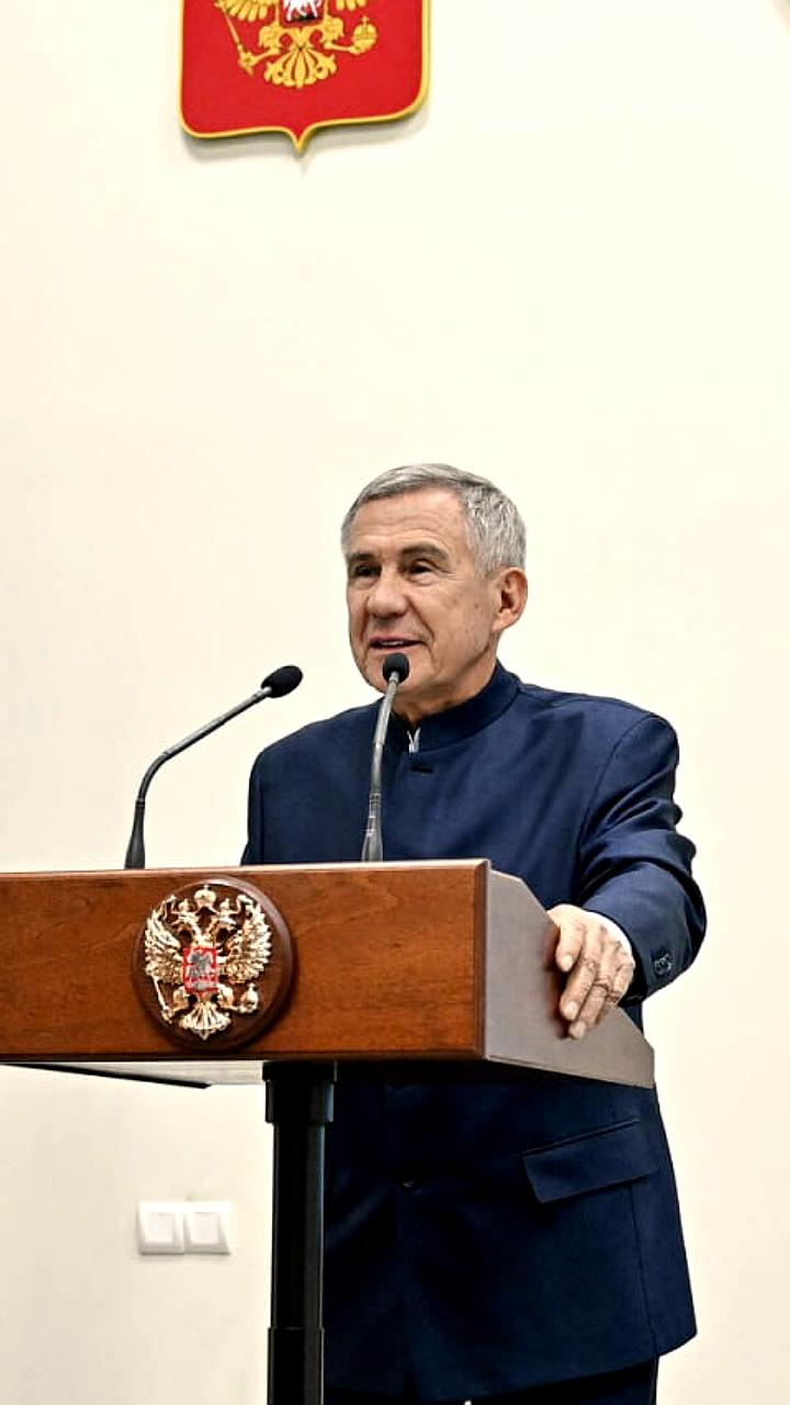 Рустам Минниханов удостоен звания Почетного строителя России