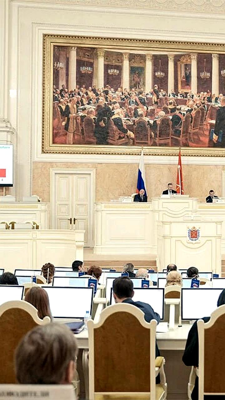 Спикер ЗакСа раскритиковал чиновников за снос ТЦ на Приморской