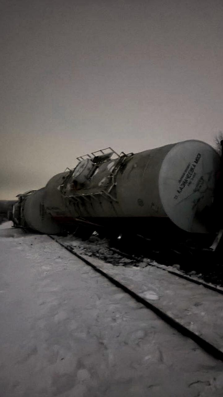 Сход грузовых вагонов на Московской железной дороге: восстановительные работы начаты