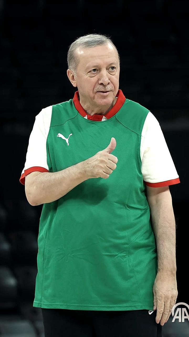 Президент Эрдоган и Шакил О Нил провели баскетбольную встречу в Стамбуле