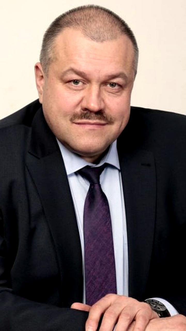 Экс-глава Оймяконского района получил условный срок, а экс-замглавы Василеостровского района - 6 лет колонии