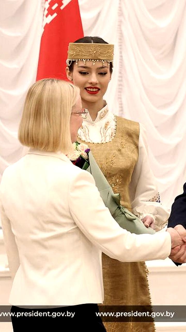 Александр Лукашенко вручил дипломы доктора наук и аттестаты профессора в Минске