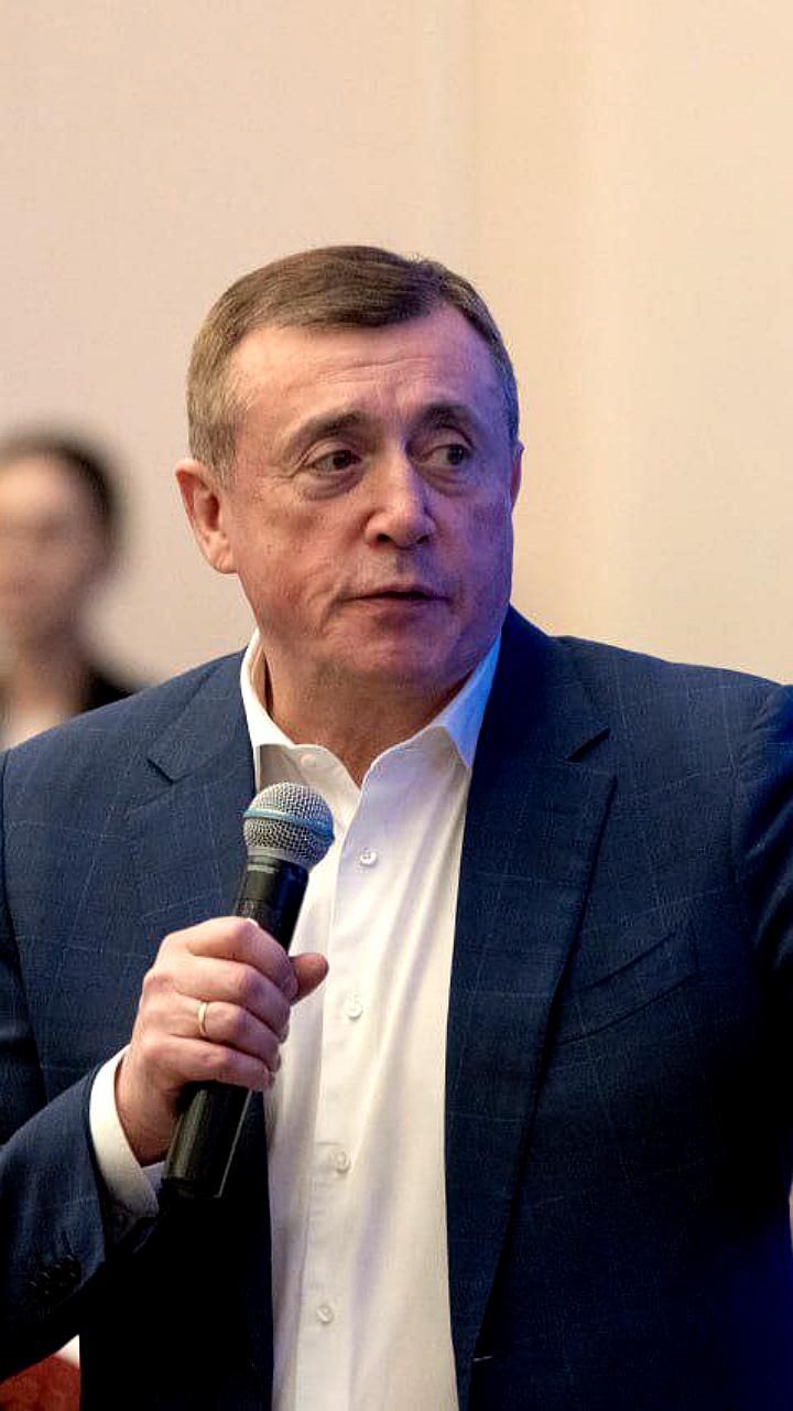 Приём граждан в Холмске: Юрий Дробышев и Валерий Лимаренко обсудили вопросы ЖКХ