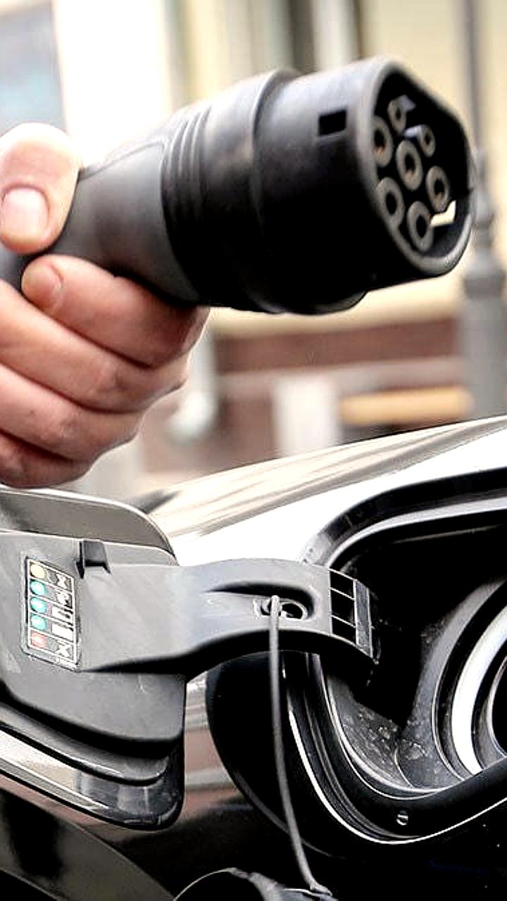 ПАО Россети Ленэнерго разрабатывает подземные системы для зарядки электрокаров в Петербурге к 2030 году