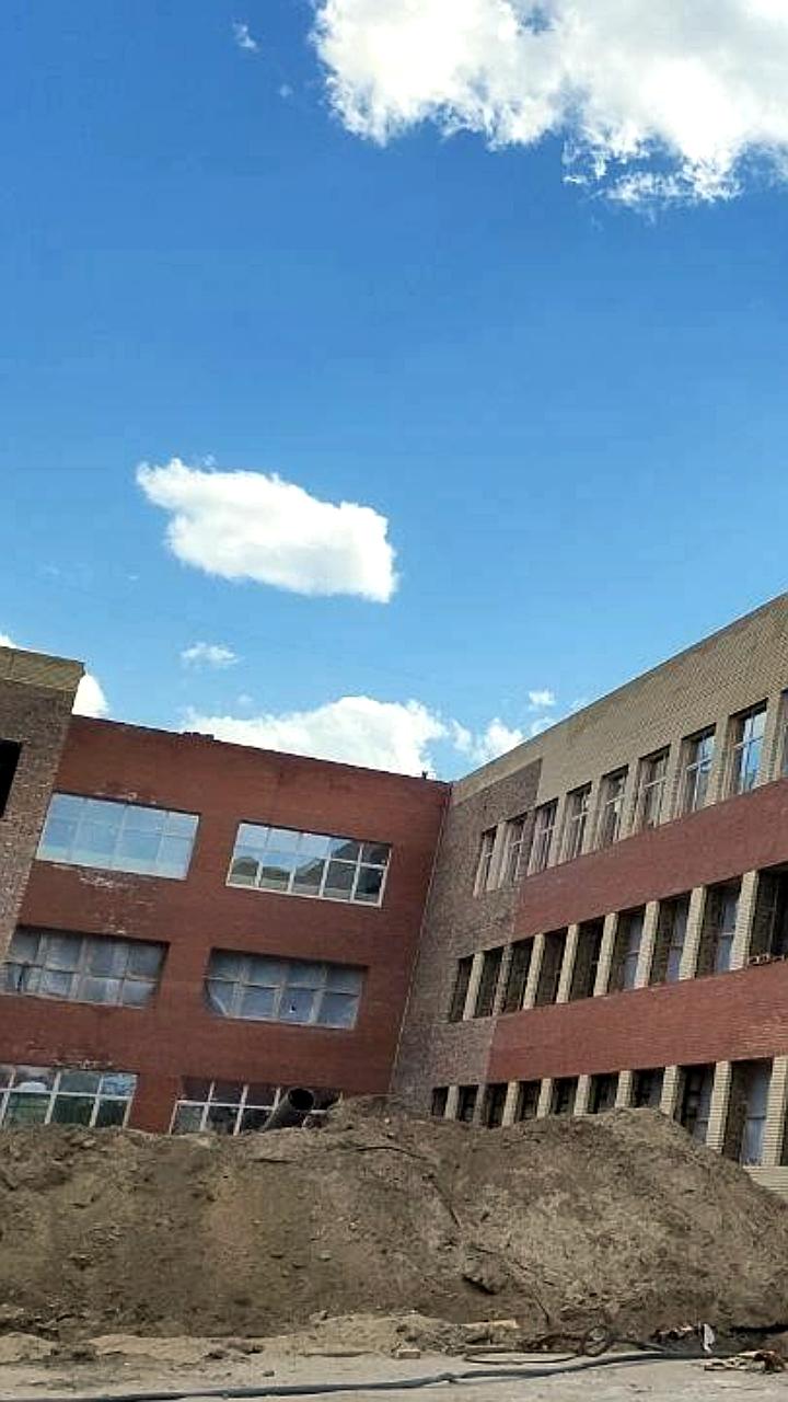 В Омске введена в эксплуатацию новая школа в микрорайоне Серебряный берег