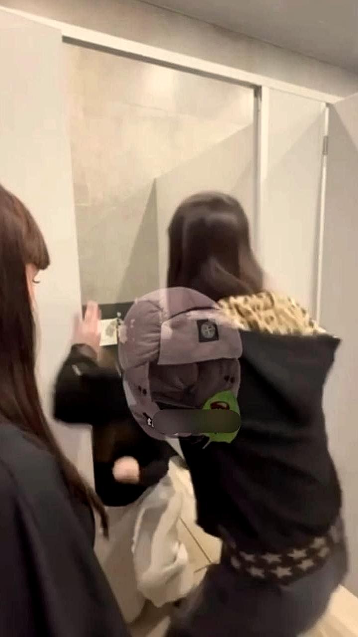 Инцидент в бендерской школе: мальчик избил девочку в раздевалке