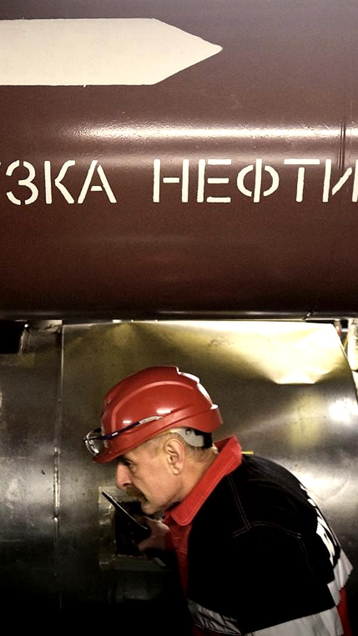 Евросоюз вводит запрет на импорт топлива из российской нефти, вызывая беспокойство на рынке