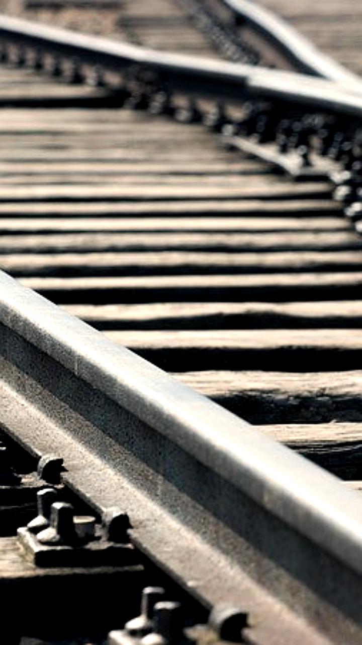 Женщина пострадала при попытке пересечения железнодорожных путей в Каракалпакстане