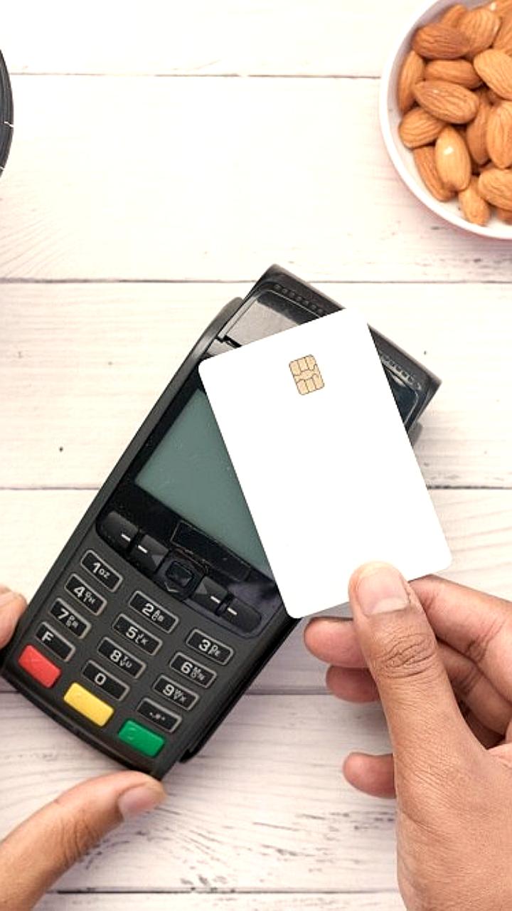 Российские банки увеличивают тарифы для бизнеса из-за возврата НДС на карточные операции