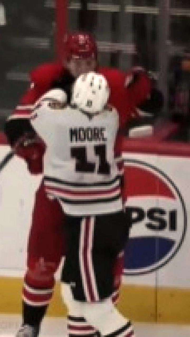 Никишин из Каролины провел успешную драку в матче с Чикаго