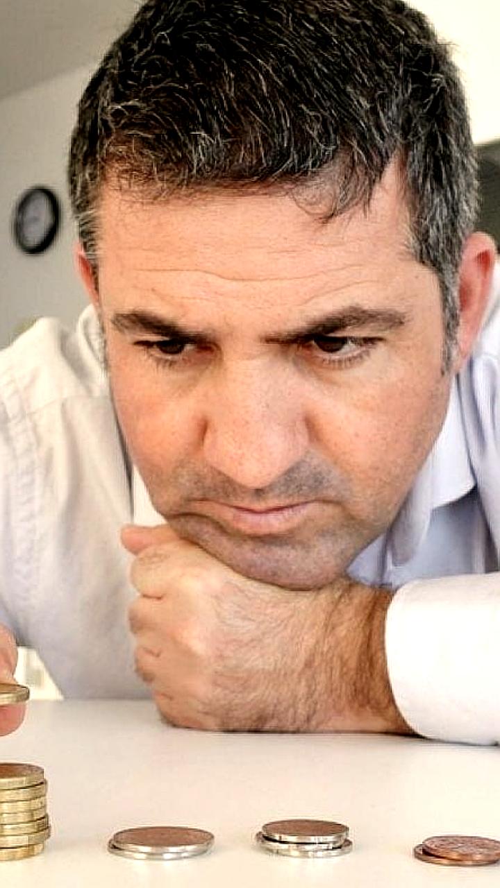 Каждый третий россиянин испытывает финансовые трудности по сравнению с прошлым годом