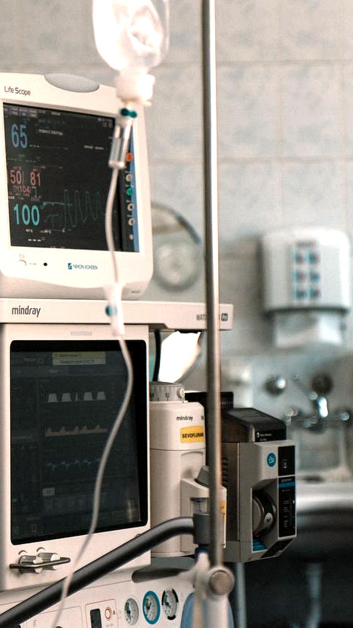 Медики Артёмовской больницы оказывают помощь пострадавшим в ДТП в Шкотово