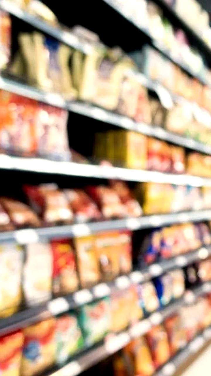 Сеть магазинов Светофор оштрафована на 300 тысяч рублей за продажу просроченных продуктов