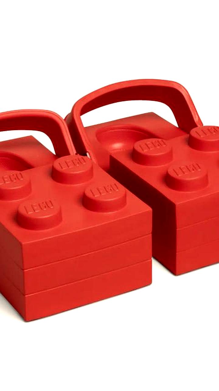 Crocs и Lego анонсируют коллаборацию: новые сабо в форме кубиков