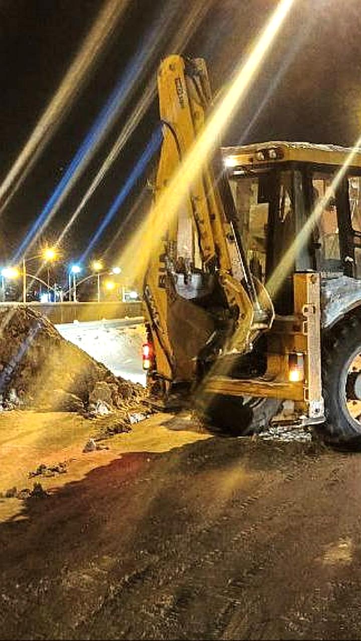 Иркутск: Масштабная уборка снега на улицах и мостах города