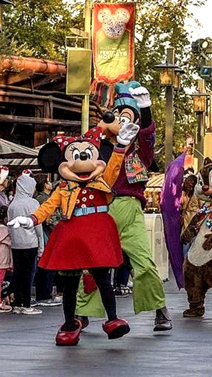 В Совете Федерации предложили создать отечественный Диснейленд с мультперсонажами