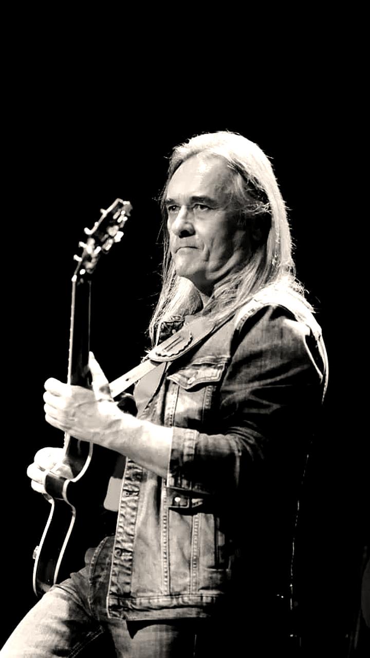 Умер экс-гитарист группы Любэ Юрий Рыманов