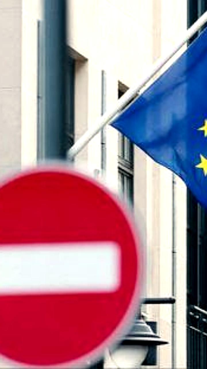 В ЕС введены новые ограничения для российских дипломатов в рамках антироссийских санкций