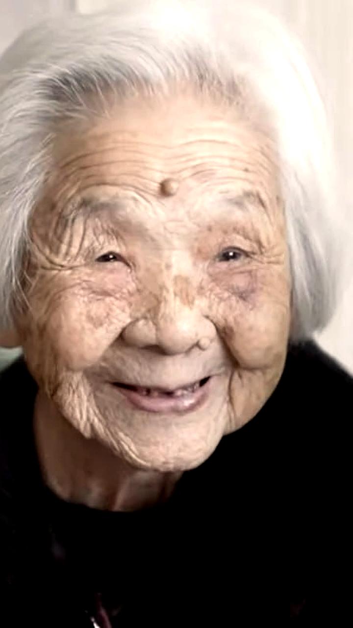 Секрет долголетия 101-летней китаянки: поздние ночи и позитивный настрой