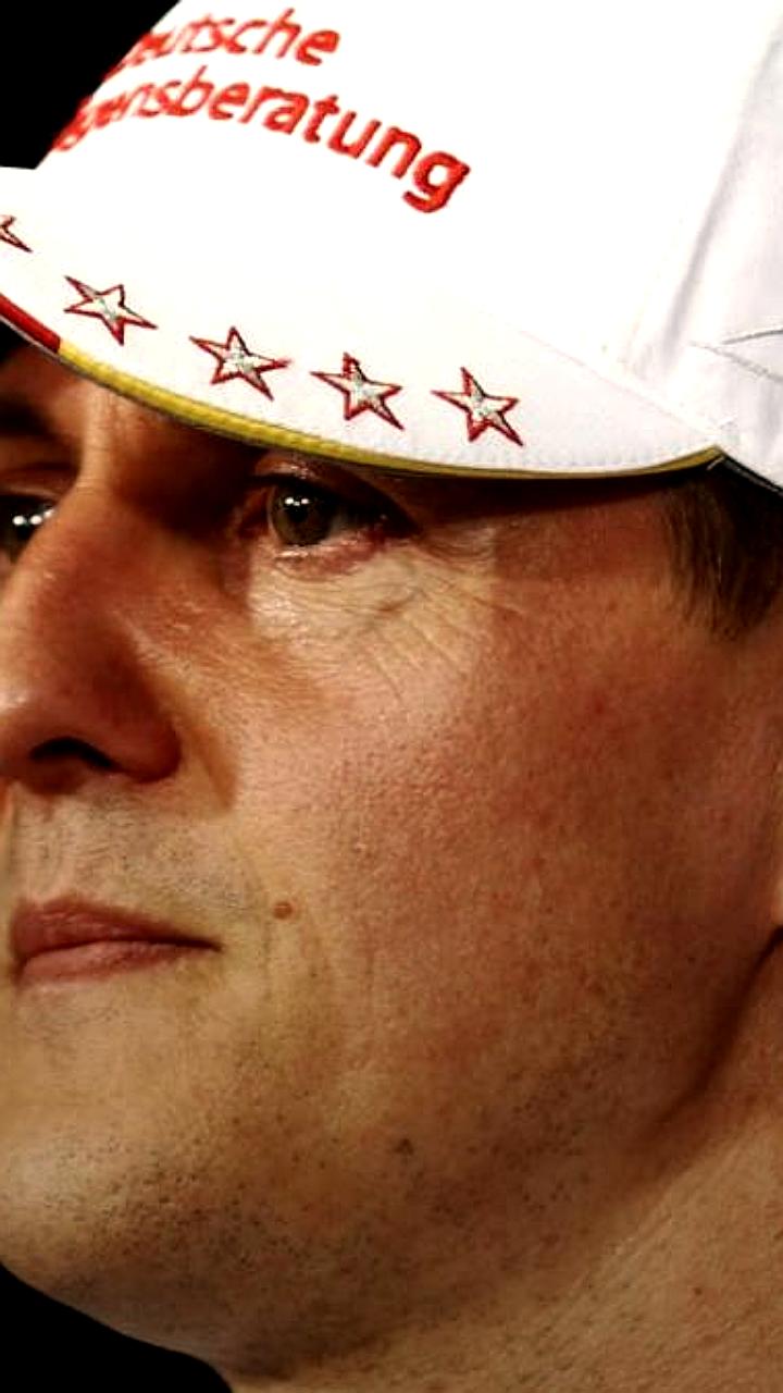 Михаэль Шумахер начинает передвигаться на инвалидной коляске