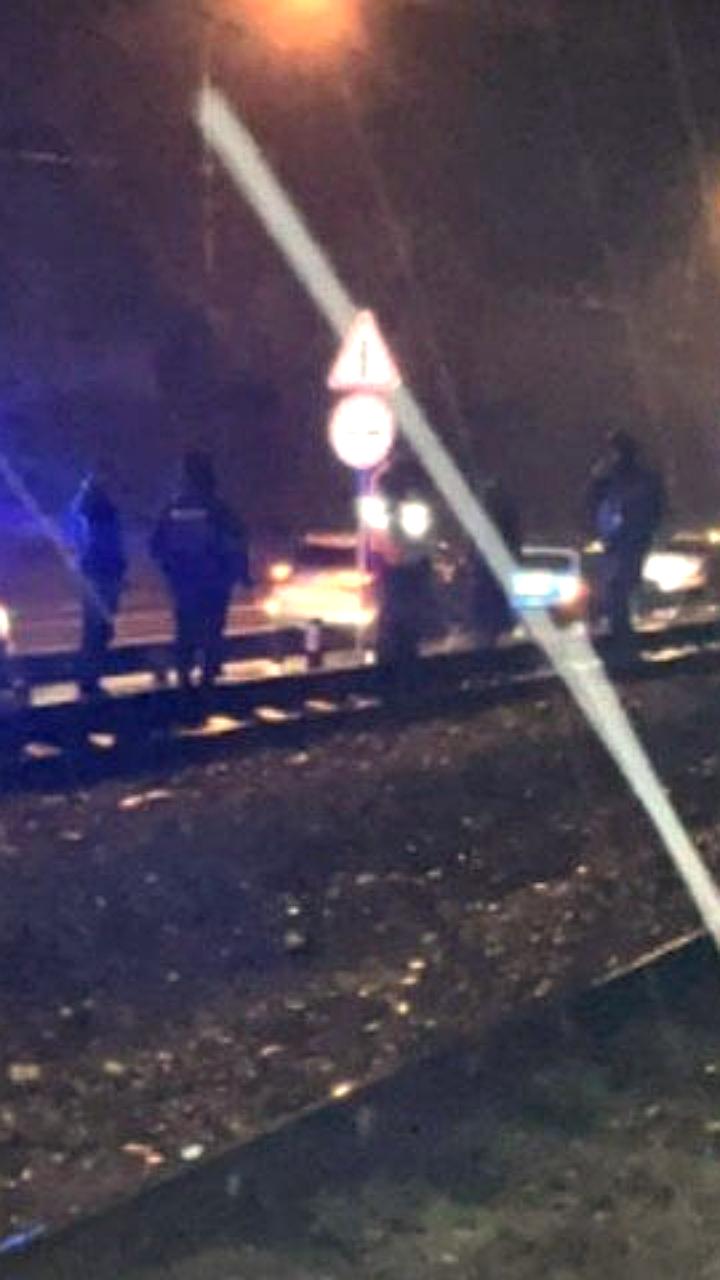 На Кубани поезд сбил 18-летнего парня, не услышавшего сигнал