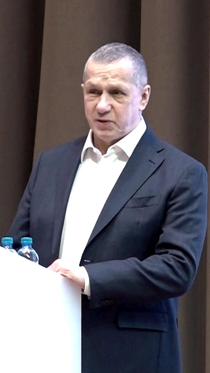 Юрий Трутнев посетил Камчатский край для решения вопросов ликвидации последствий катаклизмов и экономического развития