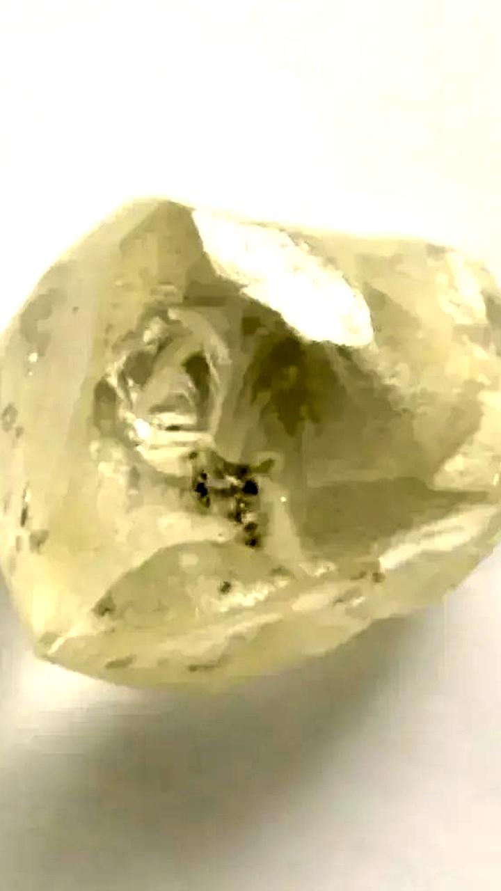 АЛРОСА присвоила имя художника Августины Филипповой алмазу ювелирного качества