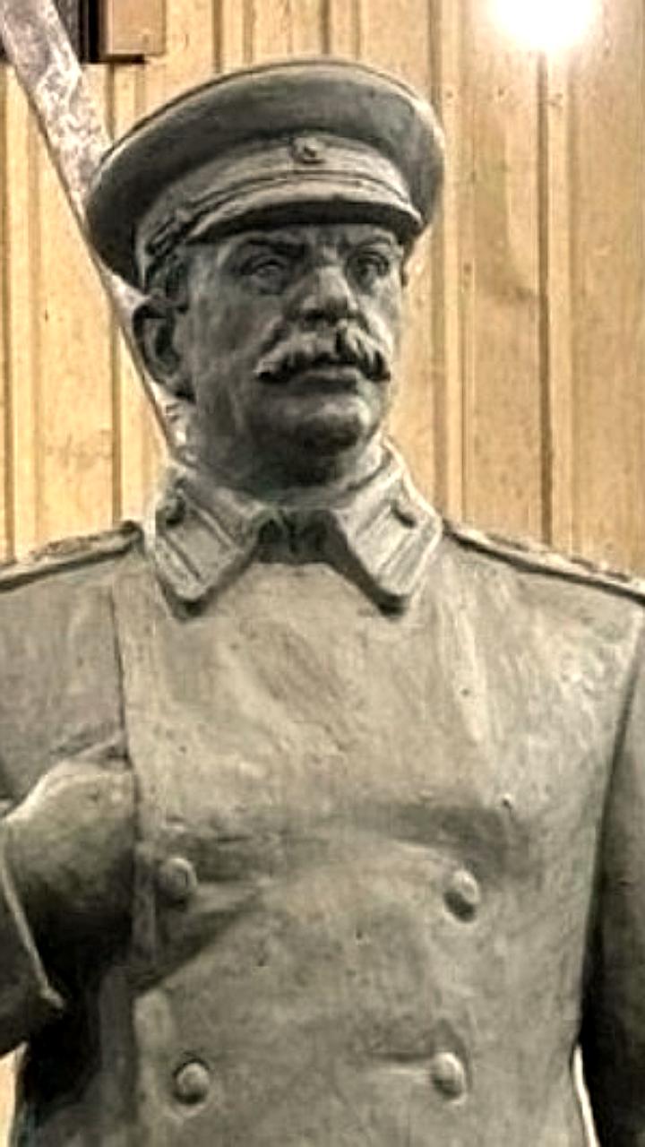 В Череповце планируют установить памятник Ивану Бардину и Иосифу Сталину