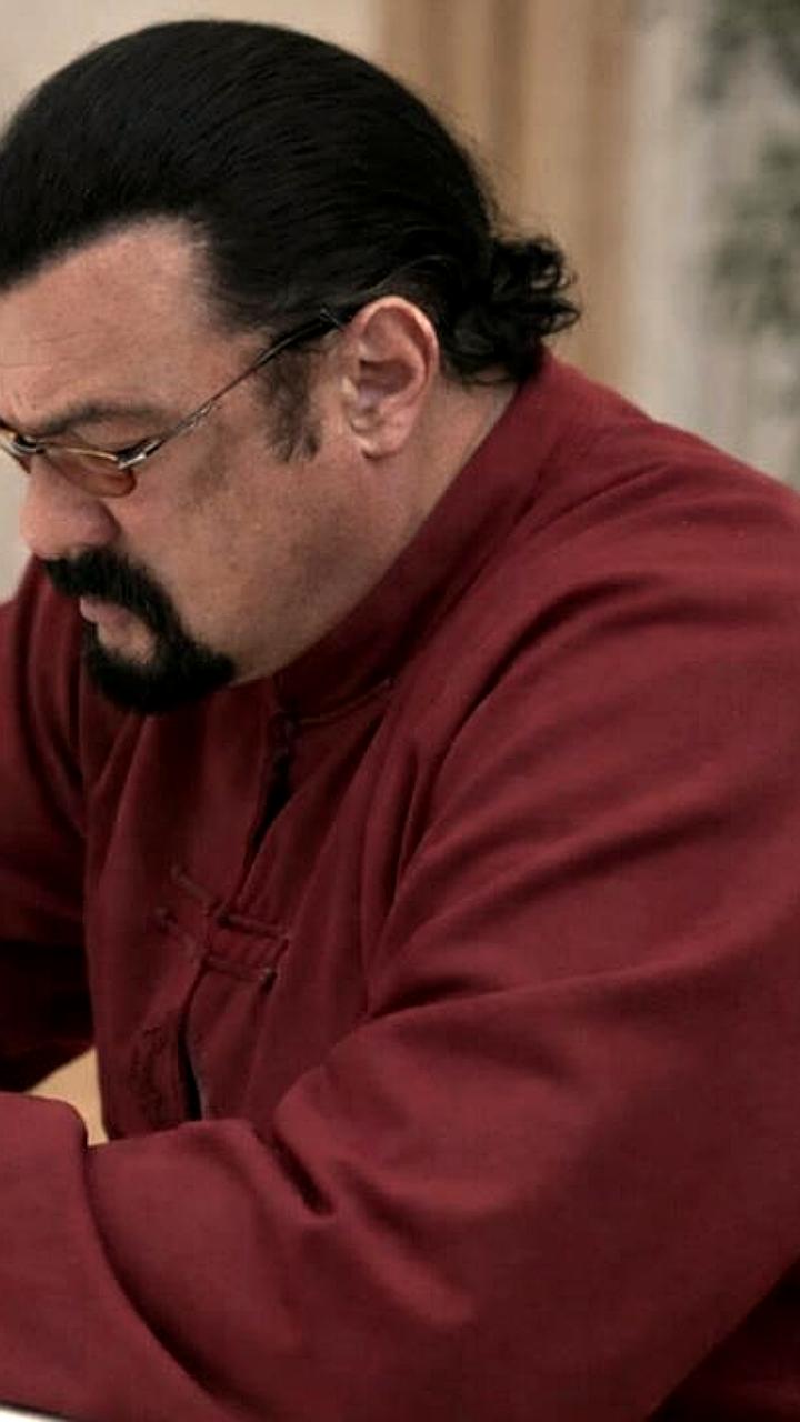 Стивен Сигал выставил на продажу элитный особняк в Подмосковье