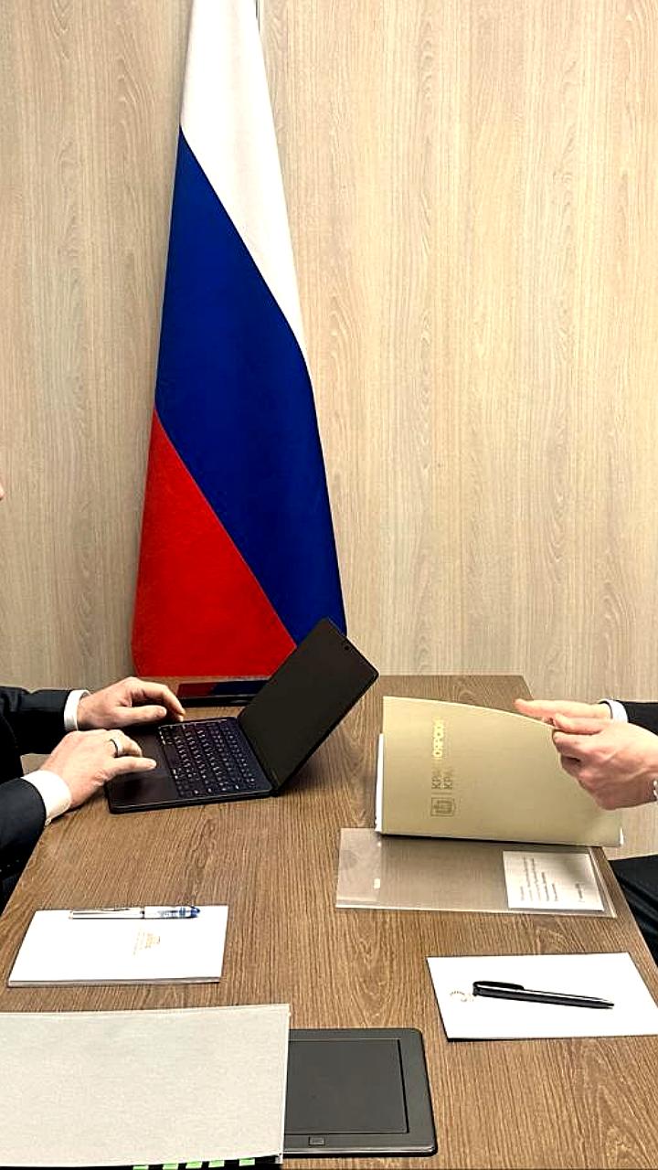 Александр Новак обсудил развитие регионов с главами Бурятии и Красноярского края