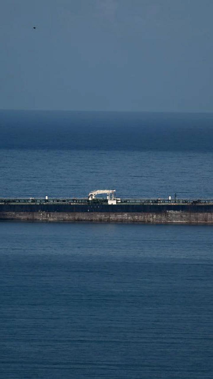 Испанские спасатели сопроводили танкер Chariot Tide в порт Танжера