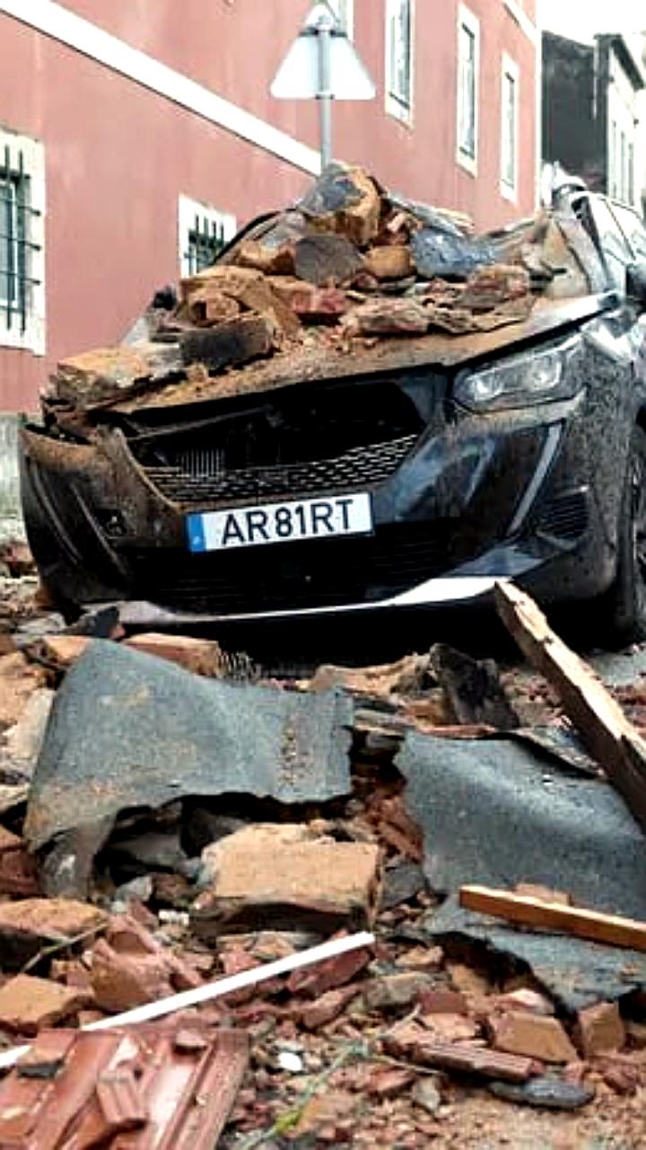 Ураган Kristin: Пять жертв и массовые отключения электричества в Португалии