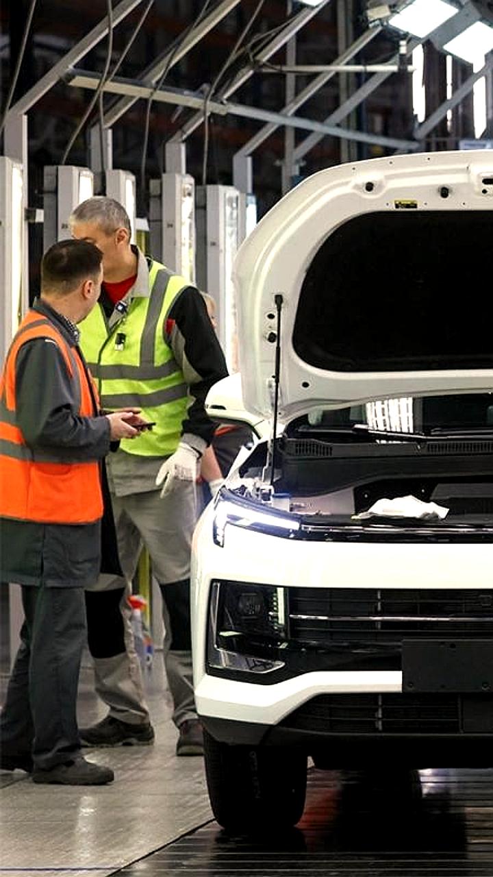 Москвич опроверг прекращение продаж моделей 6 и 8, подтвердив планы на Москвич 3