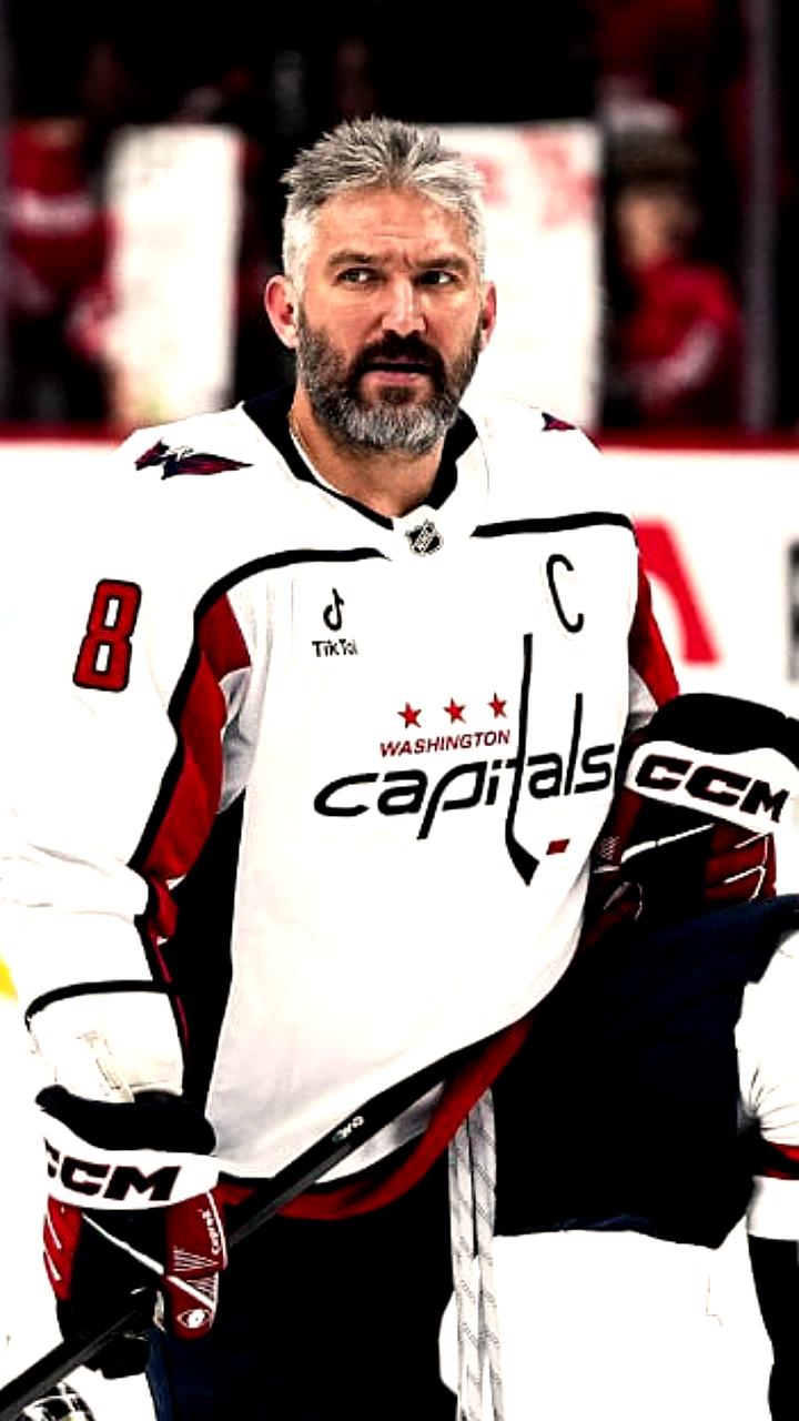 Овечкин сравнялся с Гретцки по очкам за один клуб в НХЛ