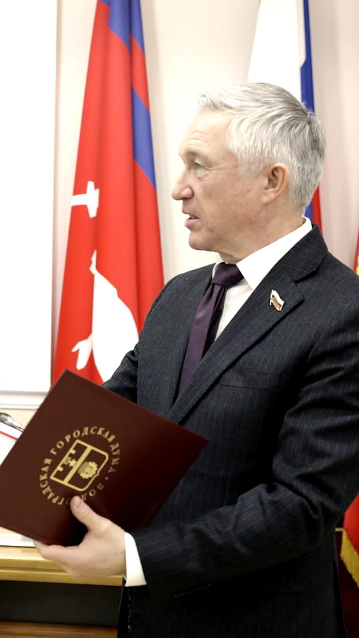 Иван Селезнев уходит из Волгоградской думы, Сергей Евтеев назначен в Калуге