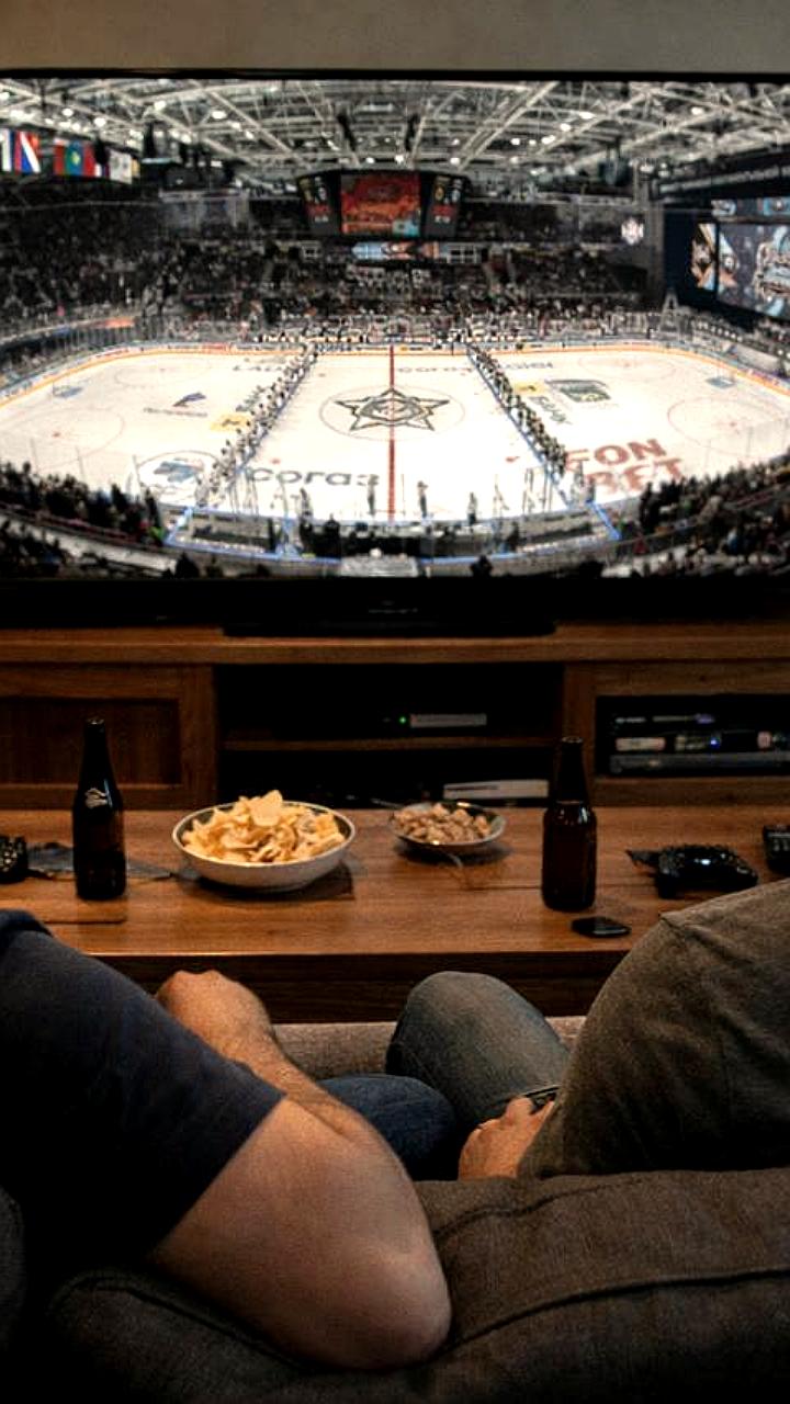 Мужчины в России готовятся к 14 февраля: подарки и планы на вечер