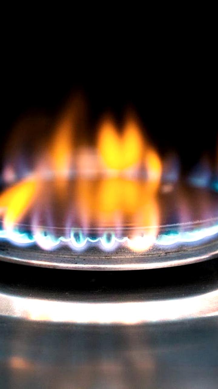 НАРЭ утвердил расходы Energocom, министр энергетики анонсировал новый тариф на газ