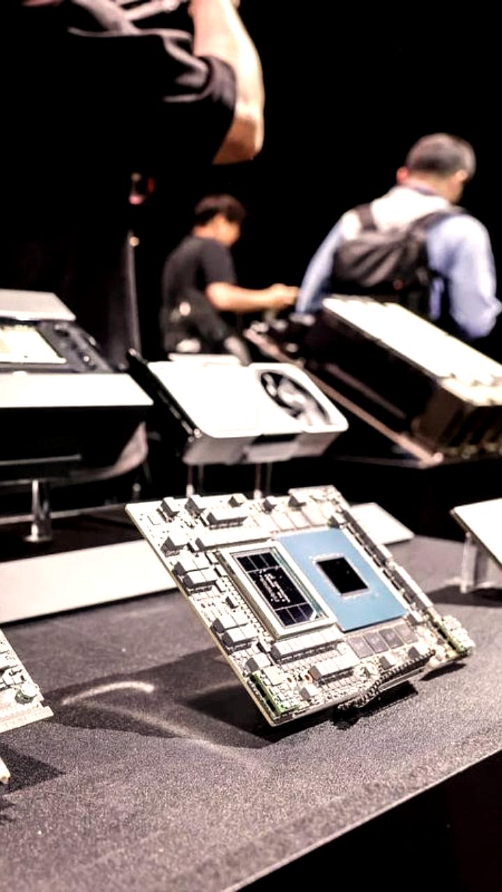 Китай разрешил DeepSeek закупку чипов Nvidia H200 для стратегических разработок