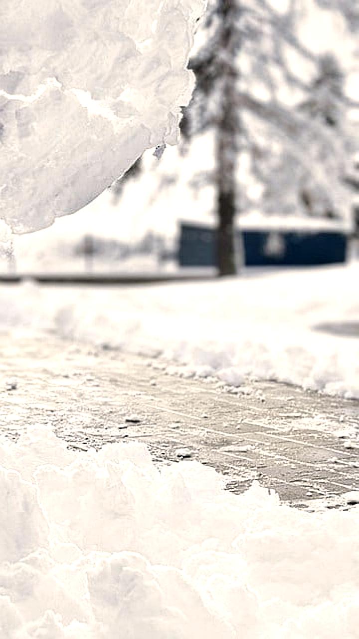 Врачи предупреждают об опасности уборки снега для здоровья сердца