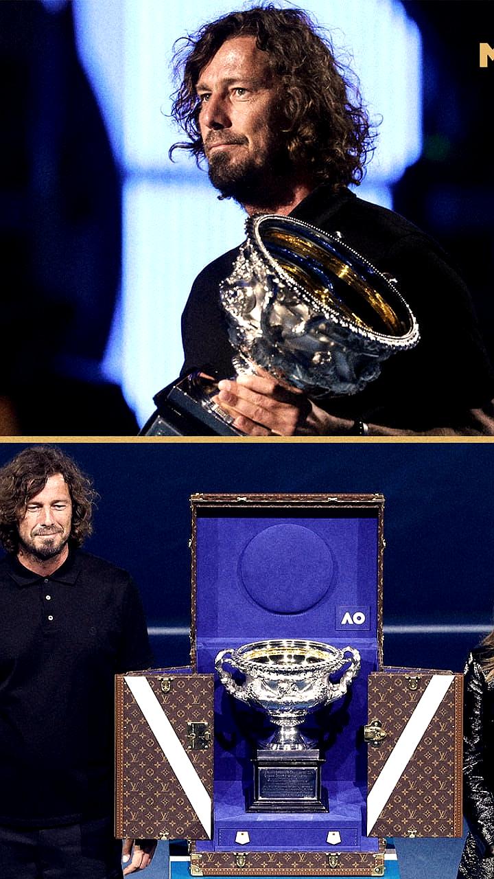 Марат Сафин и Хлоя Грейс Мориц презентовали трофей Australian Open перед финалом Джоковича и Алькараса