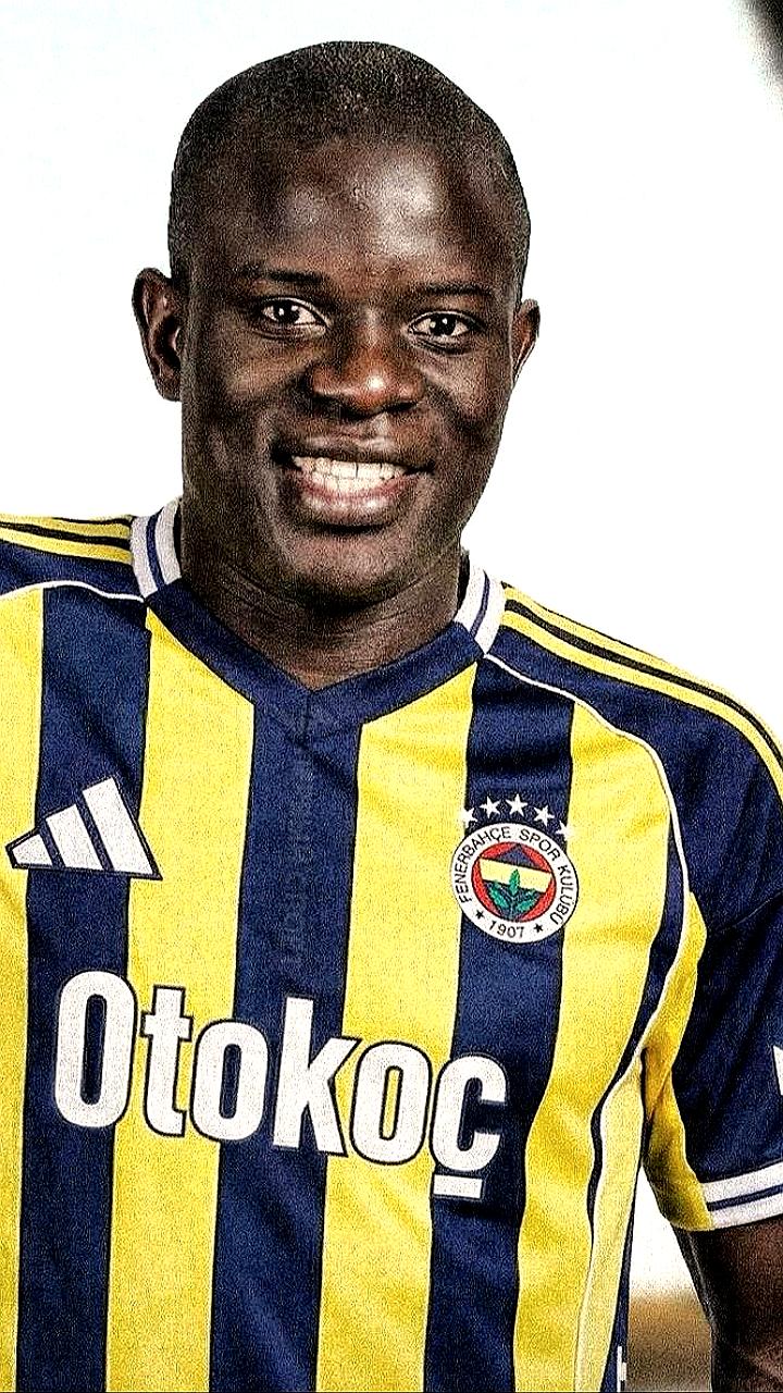 Н'Голо Канте подписал контракт с Фенербахче на 4 млн евро