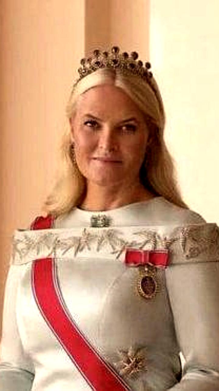 Кронпринцесса Норвегии Метте Марит упоминается в деле Эпштейна на фоне судебного процесса над сыном