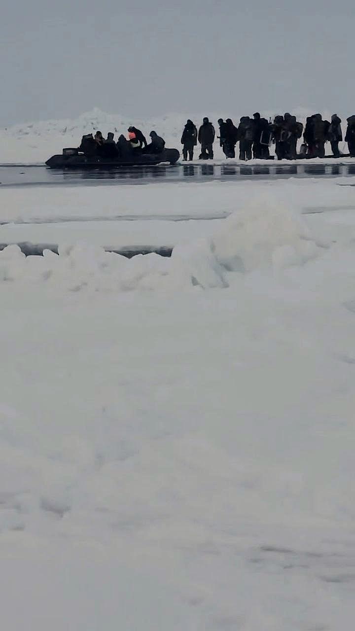 Опасные трещины во льду на Сахалине: рыбаки предупреждают о рисках