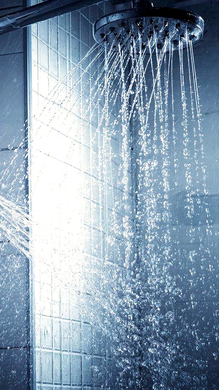 Врач рекомендует холодный душ для повышения иммунитета против простуды