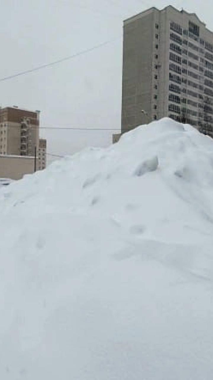 Спасатели извлекли годовалого ребенка из оставленного в машине на улице Героев Панфиловцев
