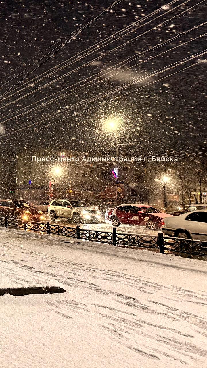 Штормовое предупреждение в Алтайском крае: ожидаются снег и сильный ветер