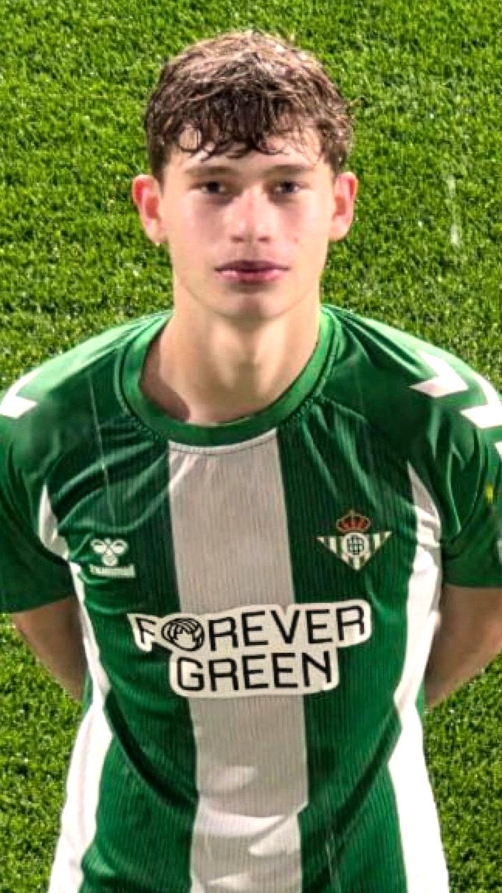 Сын Василия Березуцкого подписал контракт с юношеской командой Бетиса