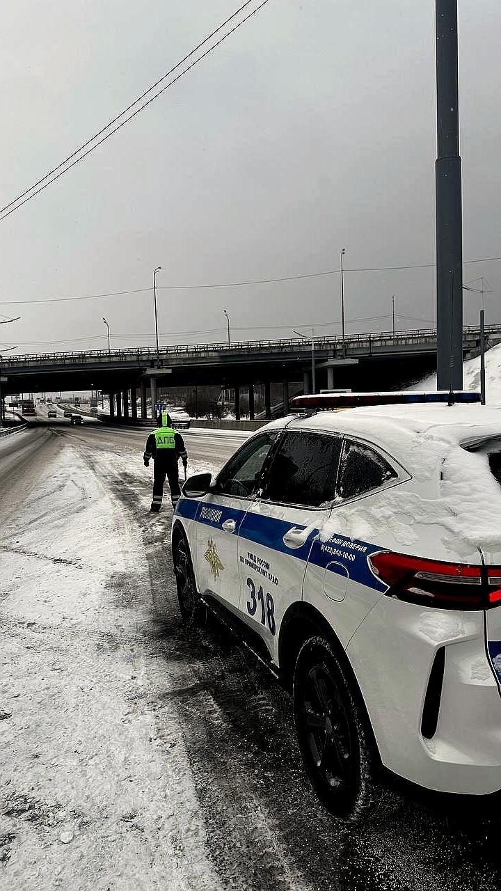 Во Владивостоке введены ограничения на въезд большегрузов из-за непогоды