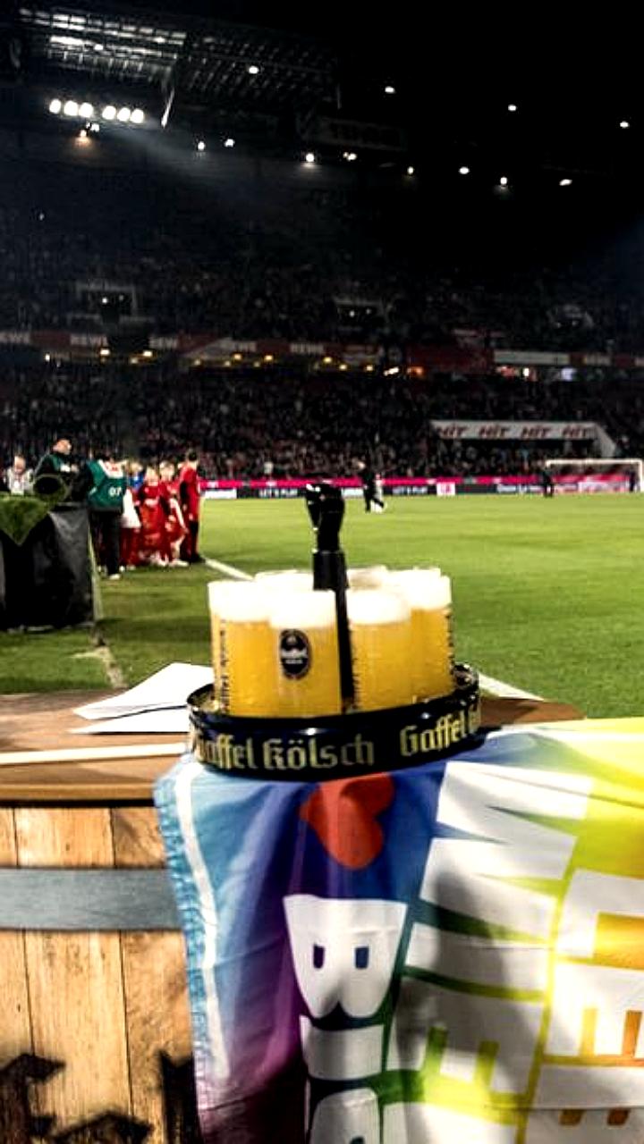 Футбольный арбитр Паскаль Кайзер сделал предложение на стадионе, но оказался в розыске за кражу