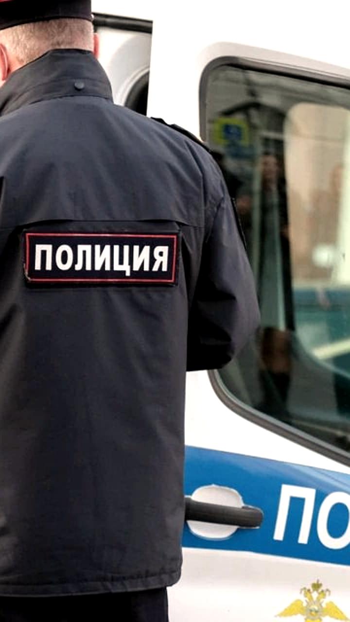 Полиция проводит рейды по барам Петербурга, изымая нелегальный алкоголь